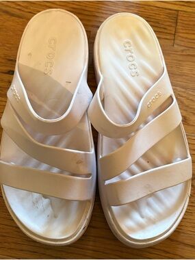 Crocs Getaway Strappy Sandals for Women, Light Pink, Size 9